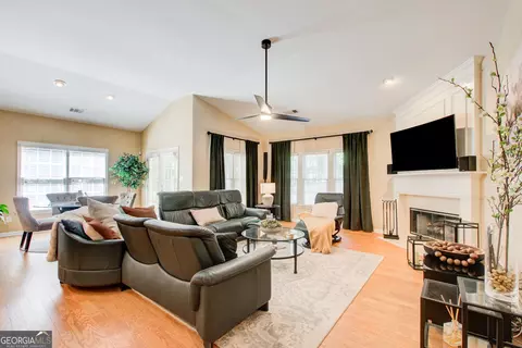 Living - 4903 Eagles Ridge Loop, Lithonia, GA 30038 photo 2 of 3