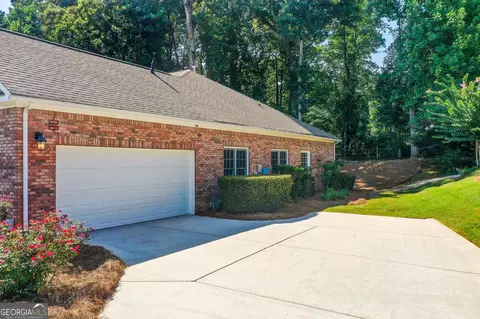 Exterior - 4903 Eagles Ridge Loop, Lithonia, GA 30038 photo 4 of 5