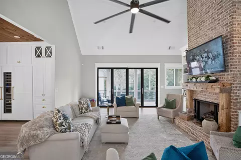 Living - 109 Forest Pointe Dr, Forsyth, GA 31029 photo 3 of 5