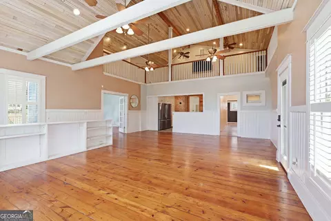 Living - 334 E Tugalo St, Toccoa, GA 30577 photo 3 of 7