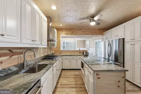 Kitchen - 334 E Tugalo St, Toccoa, GA 30577 photo 3 of 9