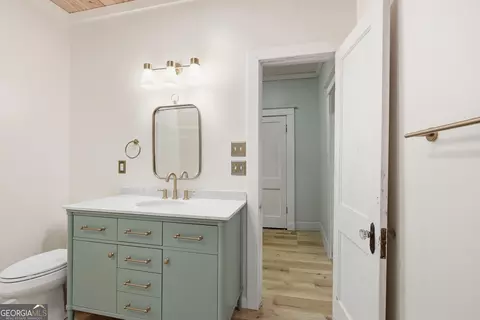 Bath - 334 E Tugalo St, Toccoa, GA 30577 photo 5 of 7
