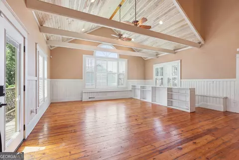 Living - 334 E Tugalo St, Toccoa, GA 30577 photo 4 of 7
