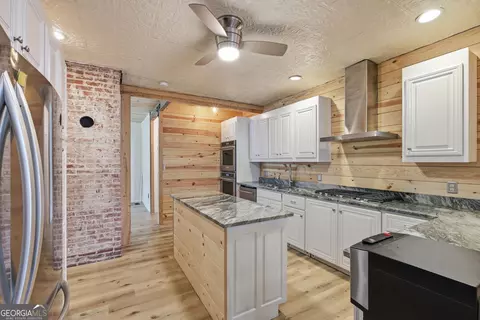Kitchen - 334 E Tugalo St, Toccoa, GA 30577 photo 6 of 9