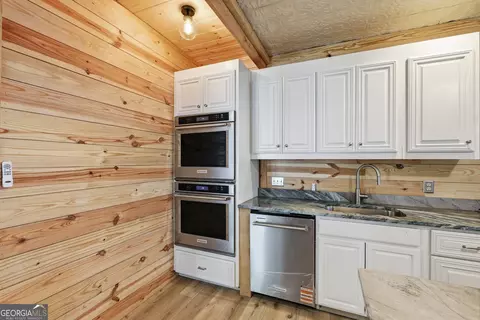 Kitchen - 334 E Tugalo St, Toccoa, GA 30577 photo 5 of 9