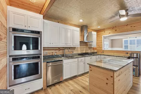 Kitchen - 334 E Tugalo St, Toccoa, GA 30577 photo 1 of 9