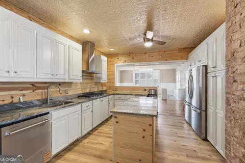 Kitchen - 334 E Tugalo St, Toccoa, GA 30577 photo 2 of 9
