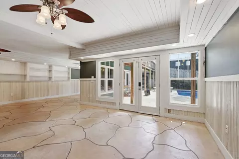 Living - 334 E Tugalo St, Toccoa, GA 30577 photo 7 of 7