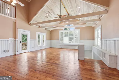 Living - 334 E Tugalo St, Toccoa, GA 30577 photo 5 of 7