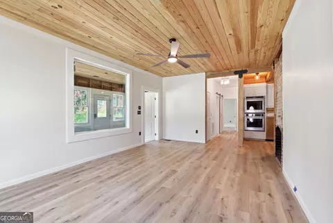 Living - 334 E Tugalo St, Toccoa, GA 30577 photo 1 of 7