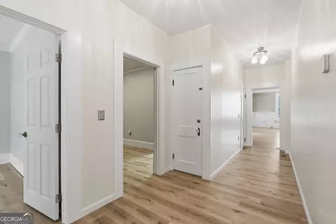 Entry Way - 334 E Tugalo St, Toccoa, GA 30577 photo 2 of 6