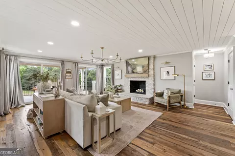 Living - 305 A Rolling Acres Ct, Jefferson, GA 30549 photo 1 of 7
