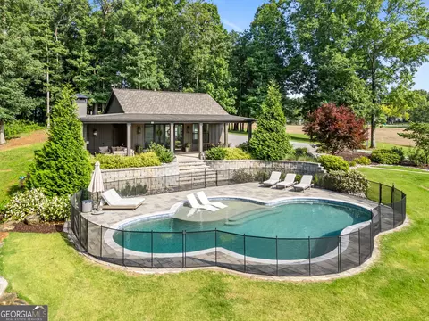 Exterior - 305 A Rolling Acres Ct, Jefferson, GA 30549 photo 12 of 31