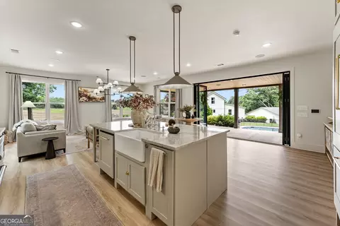 Kitchen - 305 A Rolling Acres Ct, Jefferson, GA 30549 photo 8 of 8