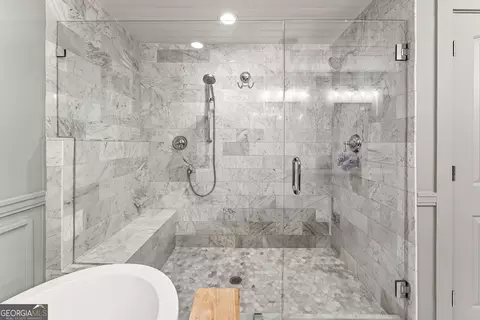 Bath - 305 A Rolling Acres Ct, Jefferson, GA 30549 photo 5 of 10
