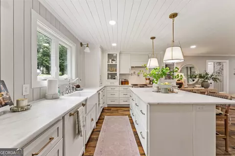 Kitchen - 305 A Rolling Acres Ct, Jefferson, GA 30549 photo 3 of 8