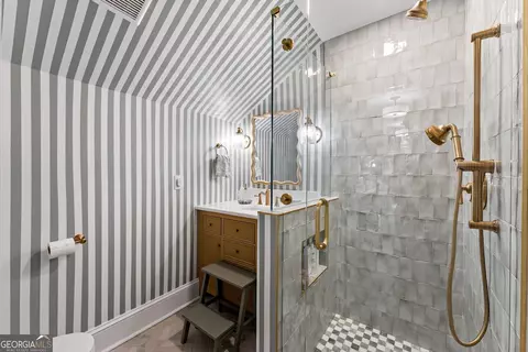 Bath - 305 A Rolling Acres Ct, Jefferson, GA 30549 photo 6 of 10