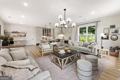 Living - 305 A Rolling Acres Ct, Jefferson, GA 30549 photo 5 of 7