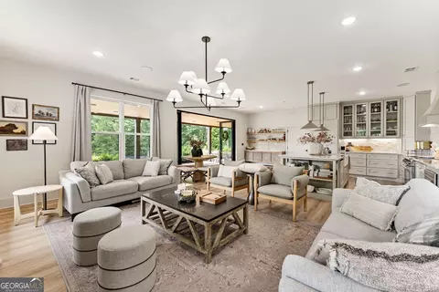 Living - 305 A Rolling Acres Ct, Jefferson, GA 30549 photo 6 of 7