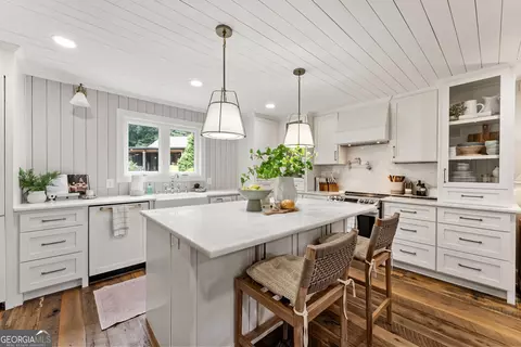 Kitchen - 305 A Rolling Acres Ct, Jefferson, GA 30549 photo 5 of 8
