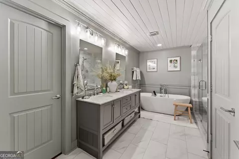 Bath - 305 A Rolling Acres Ct, Jefferson, GA 30549 photo 2 of 10