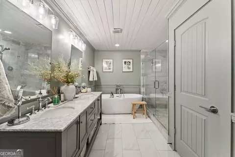 Bath - 305 A Rolling Acres Ct, Jefferson, GA 30549 photo 3 of 10