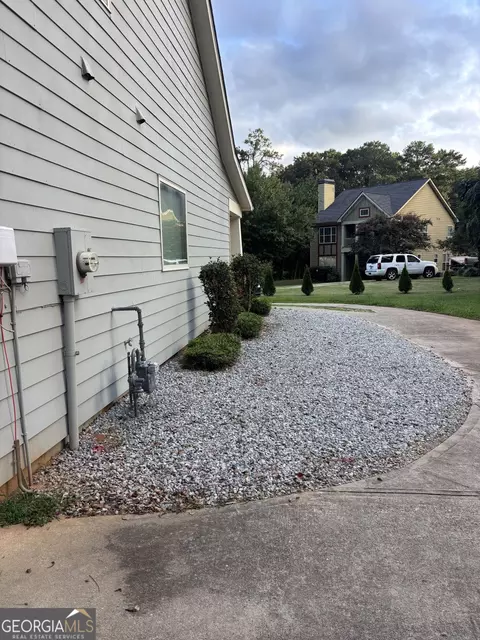 Exterior - 16 Plum Blossom Ln, Hampton, GA 30228 photo 2 of 10