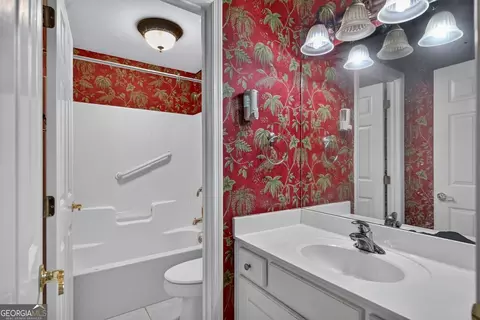 Bath - 4002 White Oak Ln, Lagrange, GA 30240 photo 5 of 5