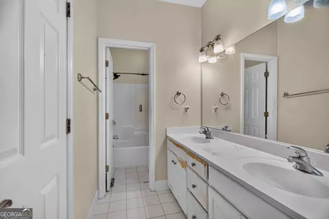 Bath - 4002 White Oak Ln, Lagrange, GA 30240 photo 3 of 5