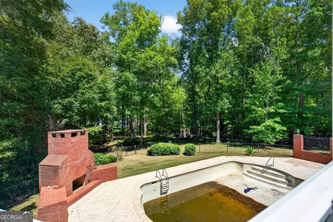 Exterior - 4002 White Oak Ln, Lagrange, GA 30240 photo 6 of 8