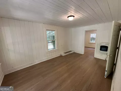 Living - 133 Avon St, Toccoa, GA 30577 photo 1 of 3
