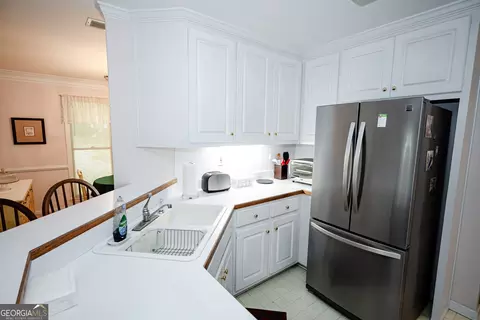 Kitchen - 405 Radcliffe Trce, Covington, GA 30016 photo 1 of 3