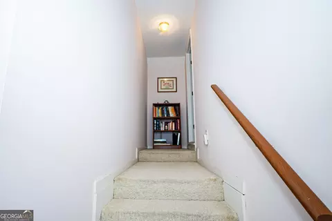 Entry Way - 405 Radcliffe Trce, Covington, GA 30016 photo 9 of 11