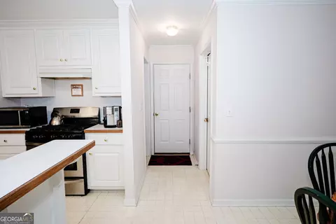 Entry Way - 405 Radcliffe Trce, Covington, GA 30016 photo 7 of 11