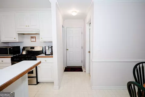 Entry Way - 405 Radcliffe Trce, Covington, GA 30016 photo 4 of 11