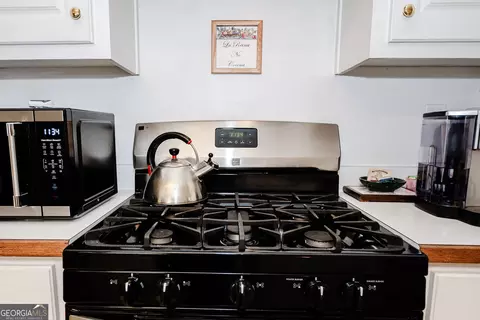 Kitchen - 405 Radcliffe Trce, Covington, GA 30016 photo 3 of 3