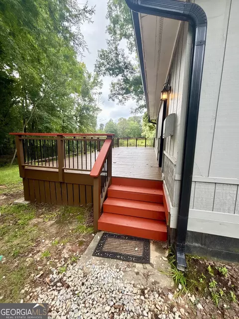 Exterior - 557 Benttree Cir, Toccoa, GA 30577 photo 4 of 13
