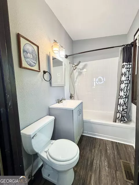 Bath - 557 Benttree Cir, Toccoa, GA 30577 photo 4 of 6