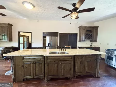 Kitchen - 557 Benttree Cir, Toccoa, GA 30577 photo 6 of 7