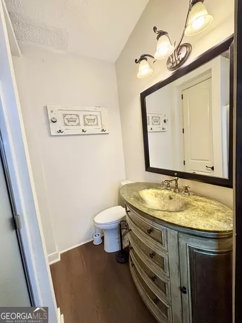 Bath - 557 Benttree Cir, Toccoa, GA 30577 photo 1 of 6