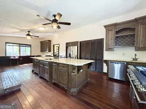 Kitchen - 557 Benttree Cir, Toccoa, GA 30577 photo 4 of 7