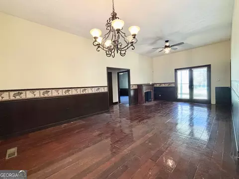 Living - 557 Benttree Cir, Toccoa, GA 30577 photo 2 of 3