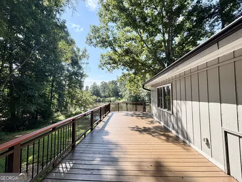 Exterior - 557 Benttree Cir, Toccoa, GA 30577 photo 5 of 13