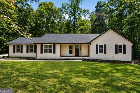135 Springhouse Ln, Fayetteville, GA 30214