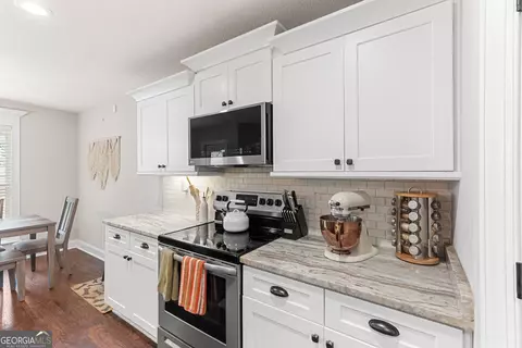 Kitchen - 105 Avington Chase, Perry, GA 31069 photo 5 of 9