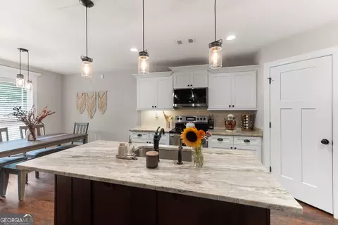 Kitchen - 105 Avington Chase, Perry, GA 31069 photo 3 of 9