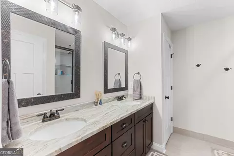 Bath - 105 Avington Chase, Perry, GA 31069 photo 1 of 5