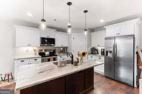Kitchen - 105 Avington Chase, Perry, GA 31069 photo 2 of 9