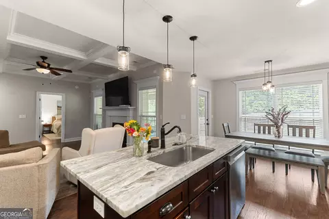 Kitchen - 105 Avington Chase, Perry, GA 31069 photo 8 of 9
