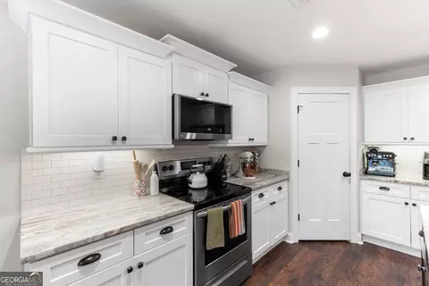 Kitchen - 105 Avington Chase, Perry, GA 31069 photo 6 of 9
